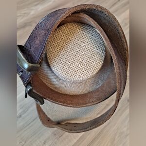 Old Navy Brown Genuine Genuine Leather Belt Made in Unisex Size 40" Brass Buckle